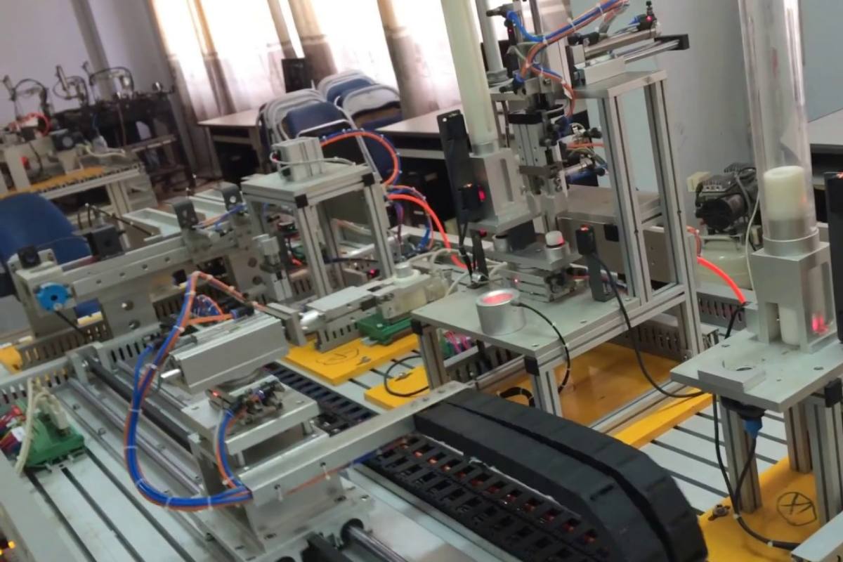 Lập trình PLC là gì? Hướng dẫn học PLC cho người mới